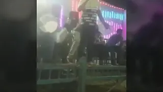 انا اتربيت على كتافك دندنها