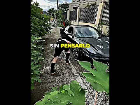 Sale de su Ferrari a recoger una hoja 🍂