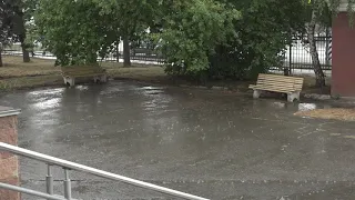 Омичи радуются грозе и сотнями выкладывают видео ливня в сеть