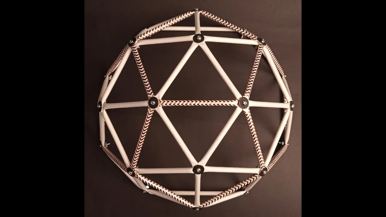 Domo Geodésico de 30 triángulos en estructura tubular. Aplicación en la construcción de un GLAMPING.