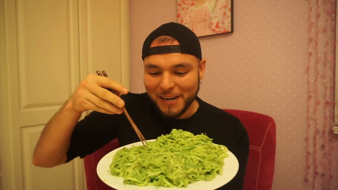 No way you eat raw, your face is FAT AS Fu#$ + AVOCADO VEGAN PASTA