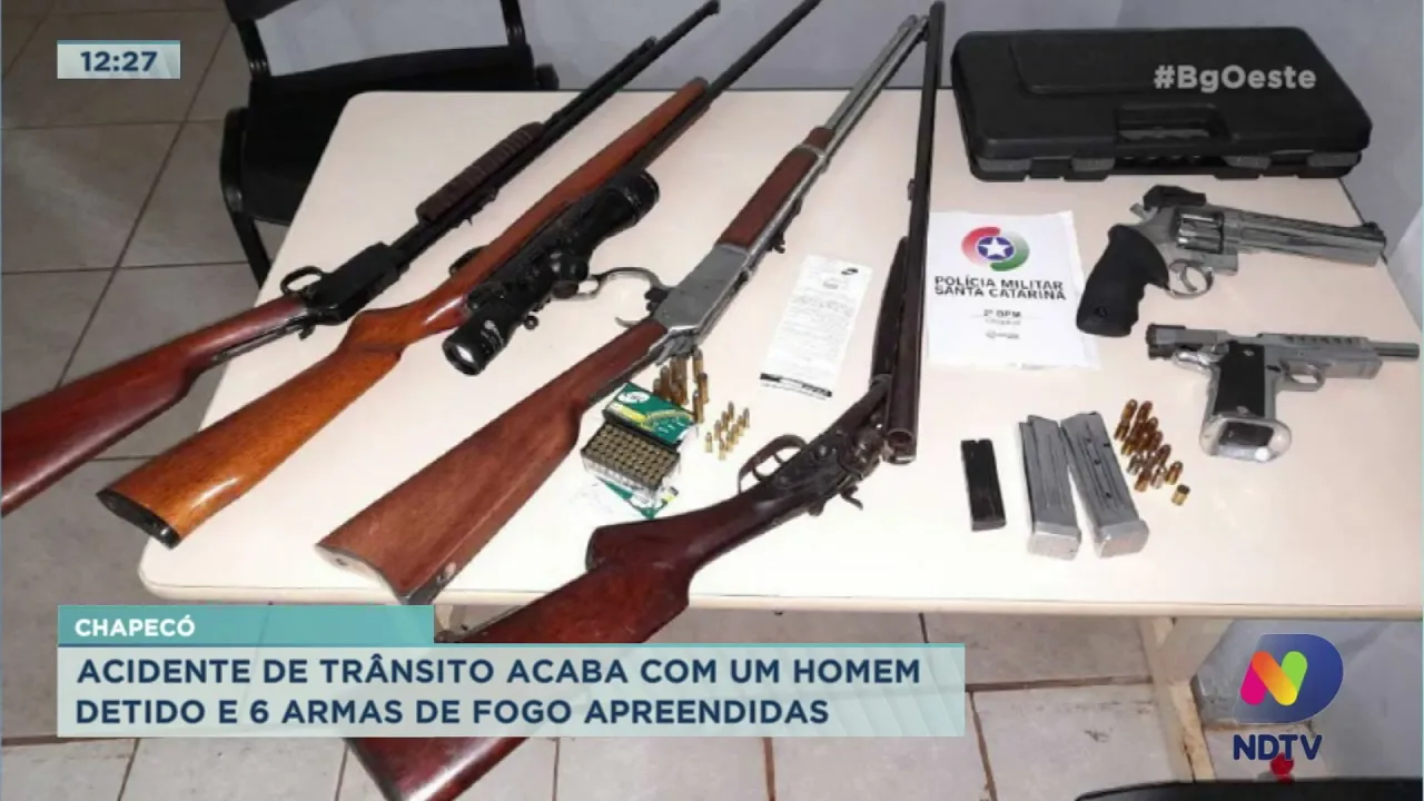 Acidente de trânsito acaba com um homem detido e 6 armas de fogo apreendidas em Chapecó