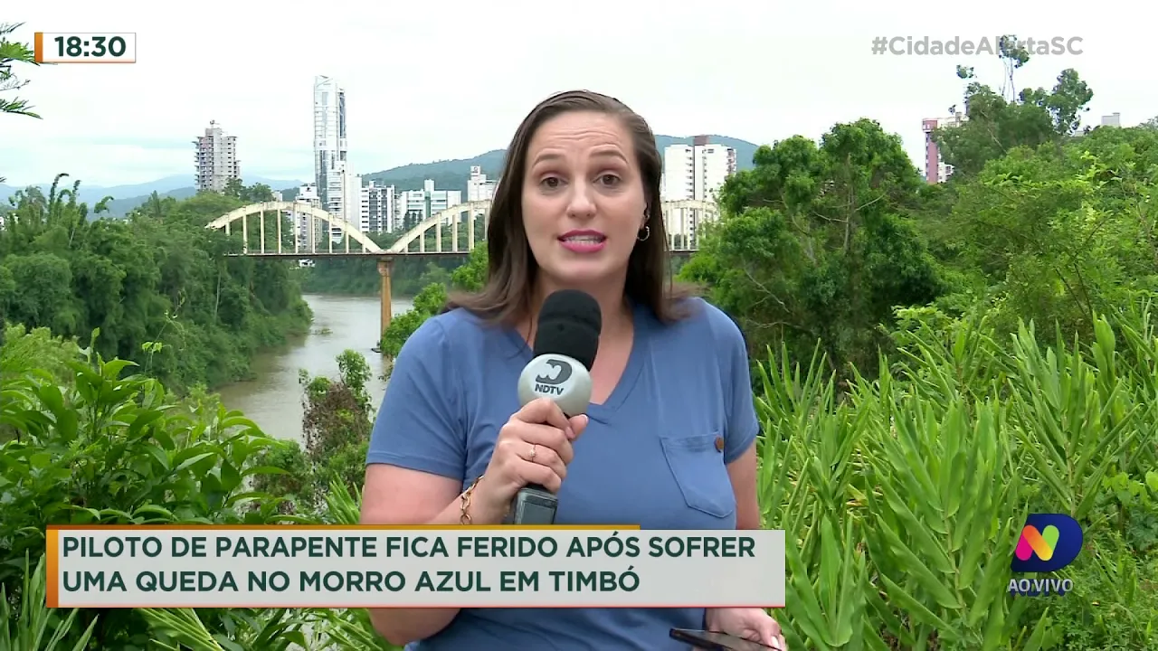 Piloto de parapente fica ferido após sofrer uma queda, em Timbó