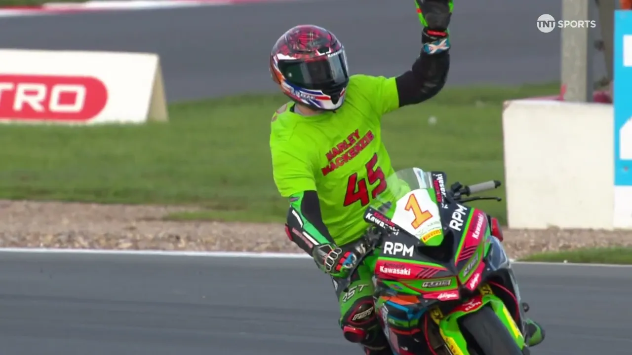1pMobile Junior Sportbike National Championship season finale - Donington Park, Final Race