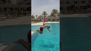 طريقة القفز الصحيحه في الماء تعليم سباحة سباحة 