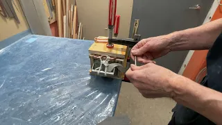 Strings and knots keep the lead securly in ballast boxes, a mock up