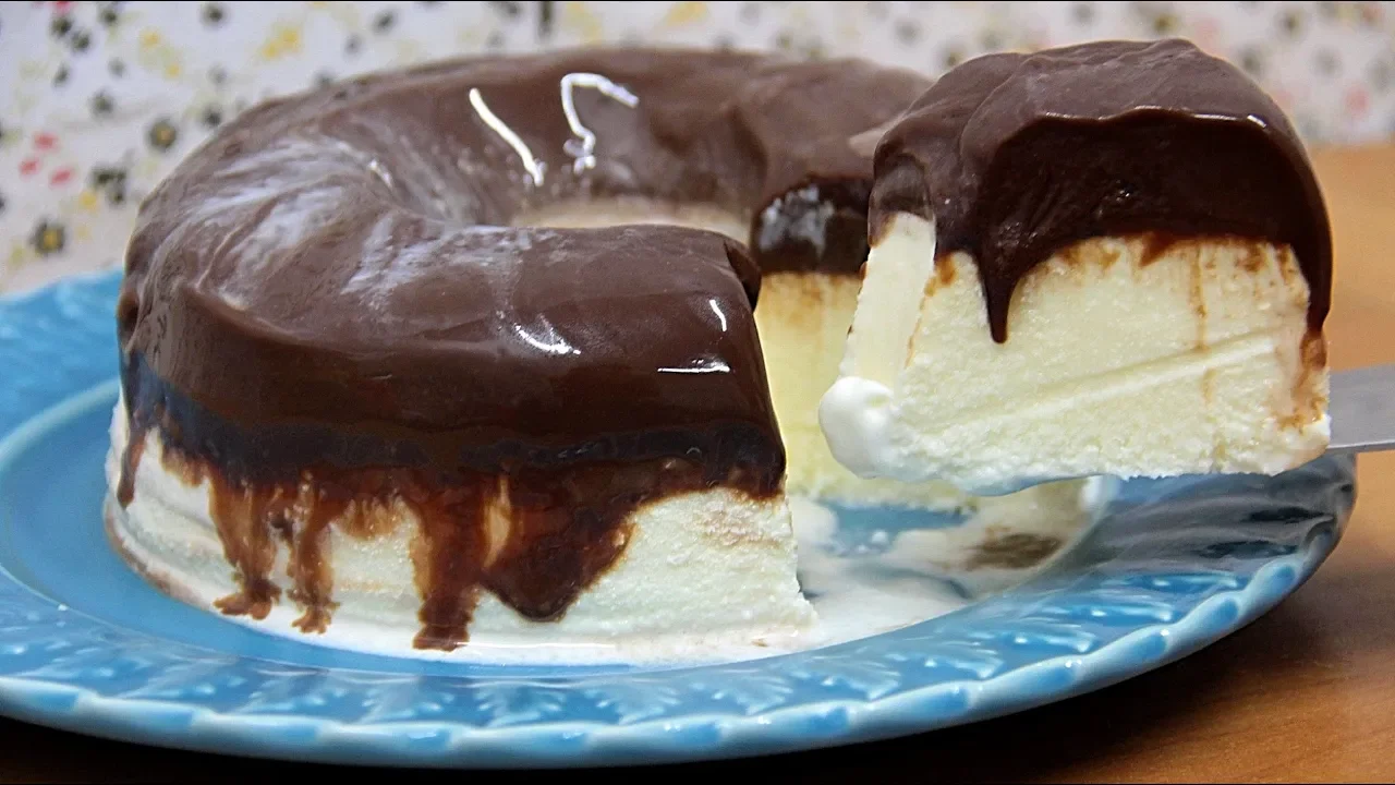 Nesse vídeo eu ensino a fazer um Delicioso Pudim Sorvete, uma sobremesa bem rápida e fácil de prepar. 