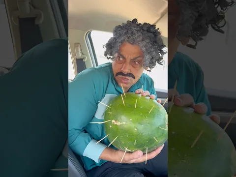 ازااااي البطيخة والاناناس !! 😂😱