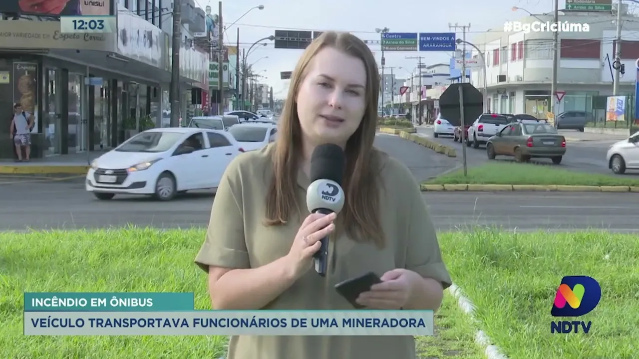 Ônibus que transportava funcionários de uma mineradora pega fogo em Siderópolis