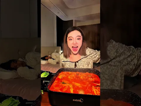 ¡SU COMPAÑERA NO LA DEJABA DORMIR! 😂