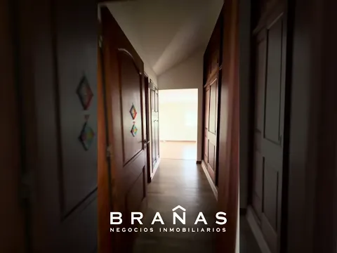 Casa de 363 m² con piscina frente al lago
