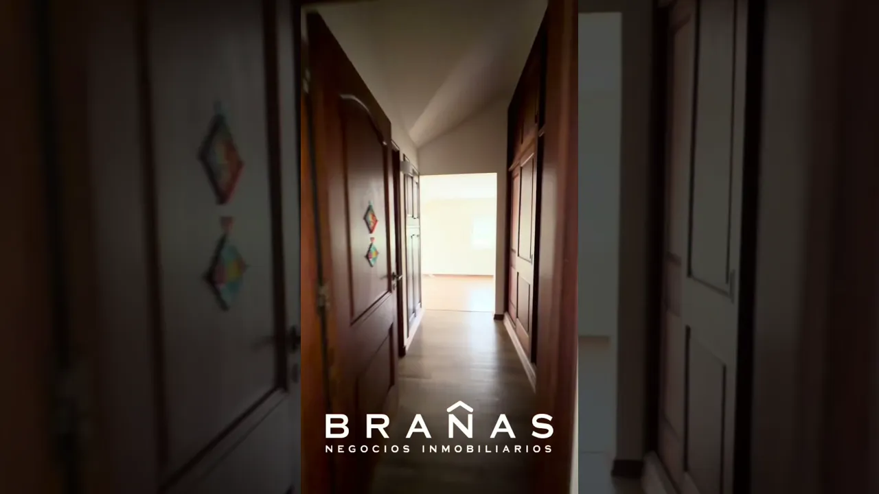 Video de Casa de 363 m² con piscina frente al lago
