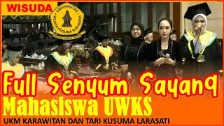 Download Full Senyum Sayang, Mahasiswa UWK Surabaya #wisuda  #uwks #evanloss MP3