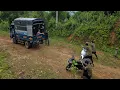 Download Lagu The gang took Dung in a car to the border. The police are giving chase.