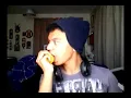 I am apple an eating.