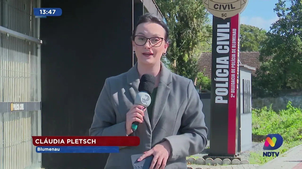 Homens são presos após furto de barras de chocolate e sardinha