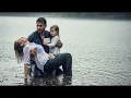 Download Lagu Een alleenstaande vader haalde een vrouw uit de rivier. Het kind in zijn armen fluisterde: \