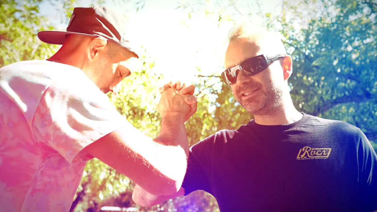 Bobby Hustle & The Movement - Somewhere In The Middle (OFFICIAL VIDEO) | Reggae 2021 Bobby Hustle & The Movement - Somewhere In The Middle (OFFICIAL VIDEO) | Reggae 2021