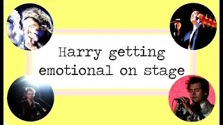 harry styles terlihat emosional di atas panggung 