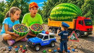 Giant Candy Watermelon Fell Out of the Car! Darius Calls the Police!