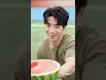 한 불쌍한 소년이 반에서 제일 예쁜 여학생을 울려서 모두를 화나게 했지만, 나중에 그가 수십억 달러 규모 회사의 사장이 될 줄은 아무도 몰랐다.