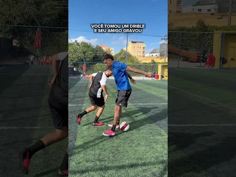 QUANDO VOCÊ TOMA UM DRIBLE E SEU AMIGO GRAVA😳 #futebol #humor