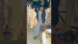 على الترابزين  نازل بتزحلق  قولت   اروح بحرى   ادرج واحلق  سواق المشروع  فيا مبحلق   دندنها