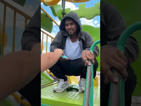 Debo aceptar el regalo de este desconocido 😱😱