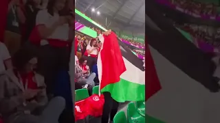  القدس تجمعنا    الشاب المقدسي أمير دعنا ينشد لكأس العالم بطريقته دندنها