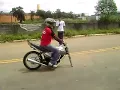Aprendendo a empinar sem a roda