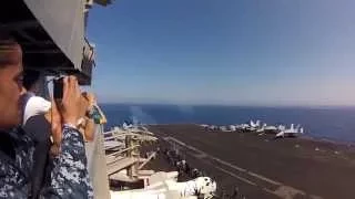 لحظة إختراق طائرة حربية F A 18C لحاجز الصوت 