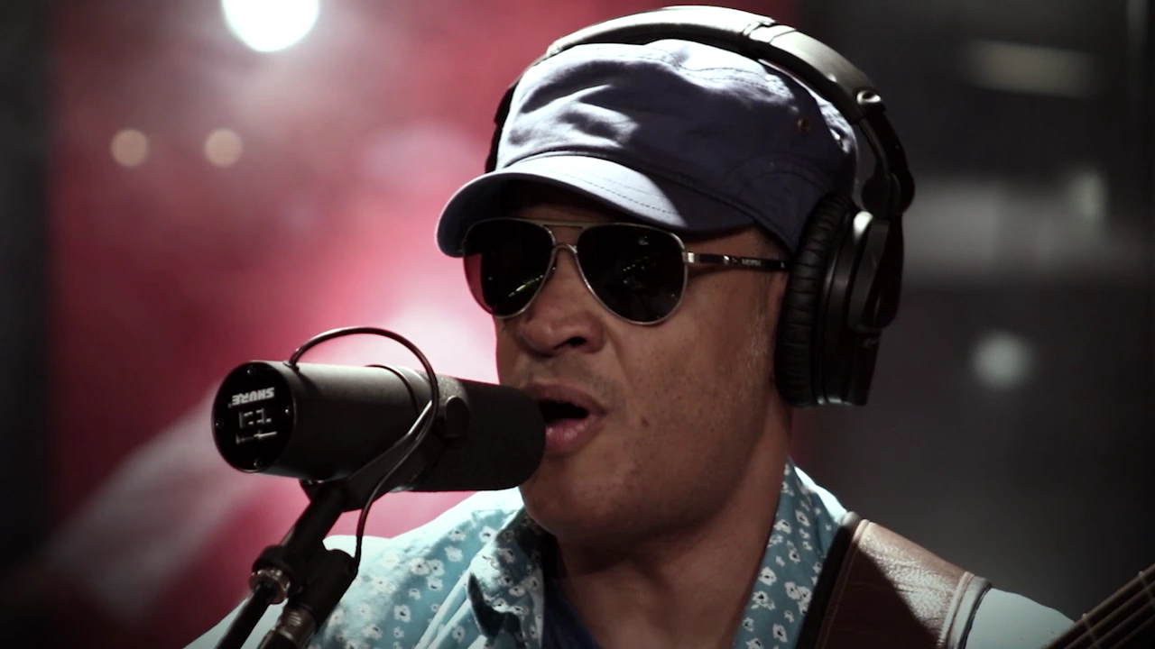 Raul Midon - Sunshine (I Can Fly) - 3/17/2017 - Paste Studios - Austin, TX Raul Midon - Sunshine (I Can Fly) - 3/17/2017 - Paste Studios - Austin, TX