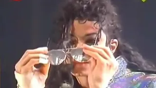 Michael Jackson - leave me alone live Bucharest 1992 DWT (FANMADE)