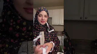 نزلت الحليب ثلاث مرات وهوه قاعد يلعب بصبعه من وراء احلى بسمة السعودية  نزلت الحليب ثلاث مرات وهوه قاعد يلعب بصبعه من وراء احلى بسمة السعودية