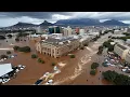 Download Lagu Zuid-Afrika zinkt vandaag! Auto's drijven, wegen worden rivieren in Kaapstad.