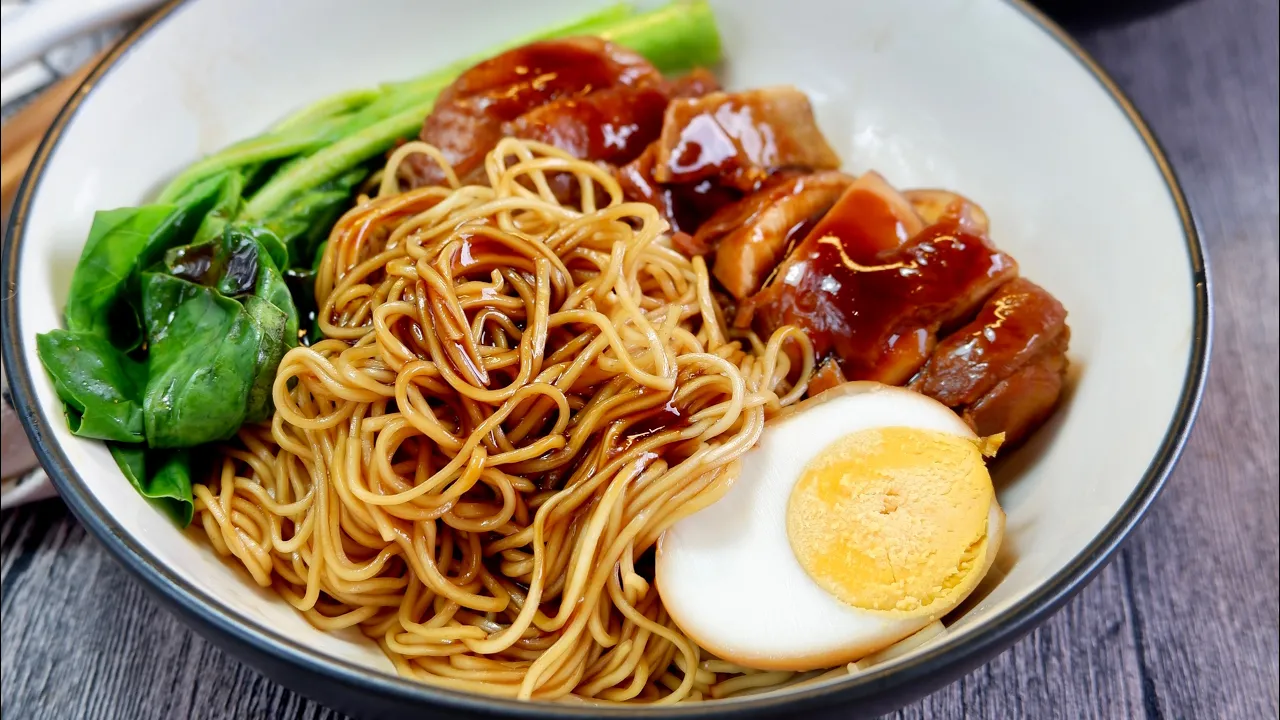 Easiest Soy Sauce Chicken Noodles! Chicken Lo Mein  Chinese Soya Sauce Chicken Noodles Recipe