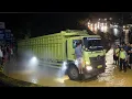 Download Lagu Luar Biasa Malam Yang Sulit, Truk Terjebak Total di Tanjakan Sitinjau Lauik