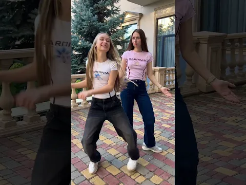 "Break Your Leg" dance trend / Old sister VS young ￼