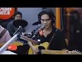 Lola Amour and Al James perform “Madali” LIVE on Wish 107.5 Bus