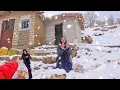 Grandma's hard life in the cold snow of the mountains: House collapse