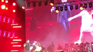 أشرقت احمد تغنى عيش بشوقك مع تامر حسني في حفل مارينا ٢٠١٨ دندنها