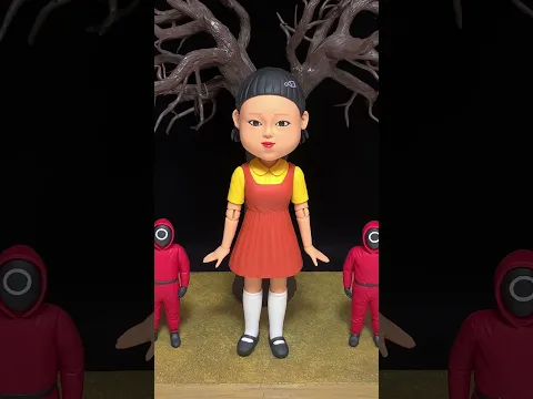 Clay bobbleheads playing Red Light, Green Light. If they nod, they disappear!？老师？358，我就想。