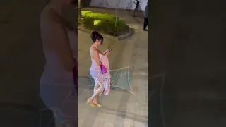 اسماء جلال تبرز أنوثتها في فعالية سيتي جونة 