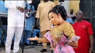 clear road as wasilat coded dances to most trendy fuji music artist alh sule alao malaika