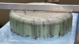 18 September 2022  Outer skin of the secound deck hatch lid laminated. Only a small step.