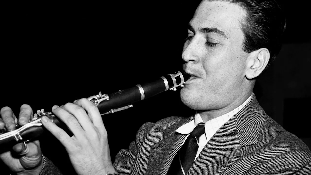 Artie Shaw - Stardust (Highest Quality on YouTube) Artie Shaw - Stardust (Highest Quality on YouTube)