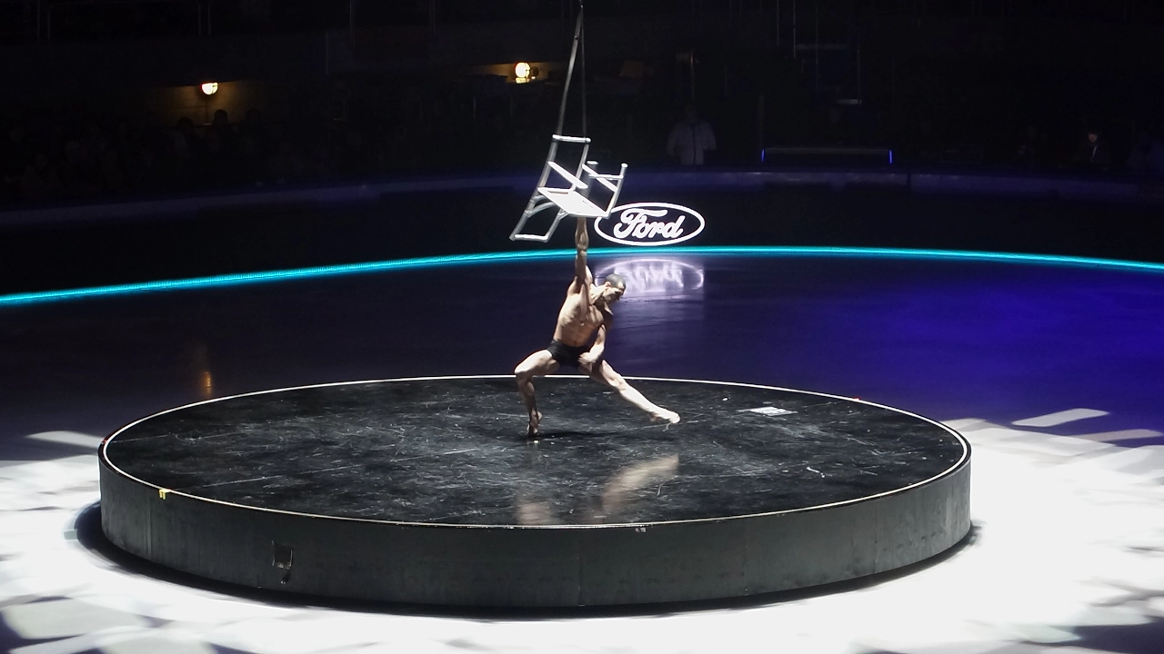 HD Art on Ice 2017 Lausanne – M.-A. Garcia performs, James Morrison sings "You Give Me Something"