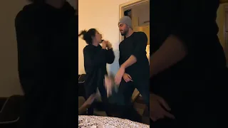 انا مابحبش حد يقولي رايحه وجايه منين دندنها