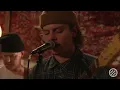 Mac DeMarco Performs "Freaking Out the Neighborhood"