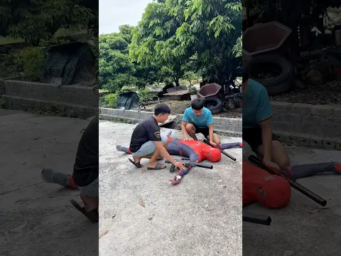Superman spiderman sacrifices himself to save his friends